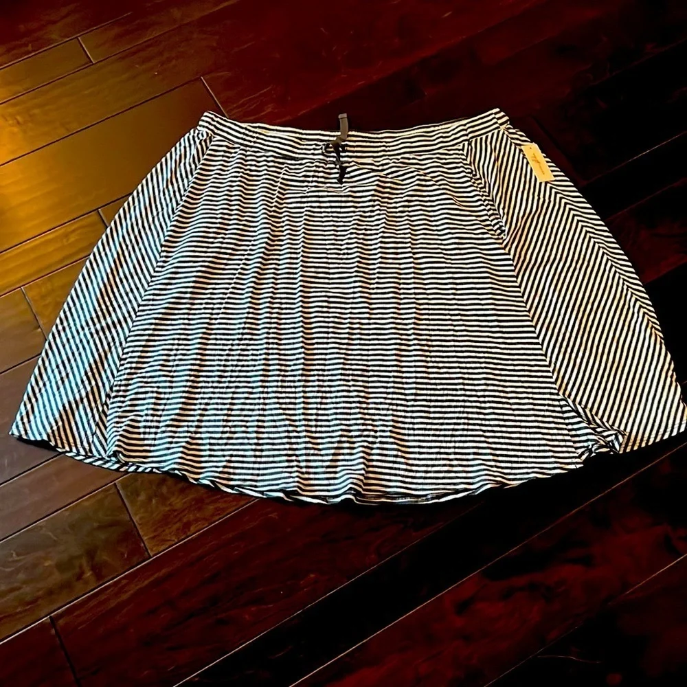Molly & Isadora pocketed skirt